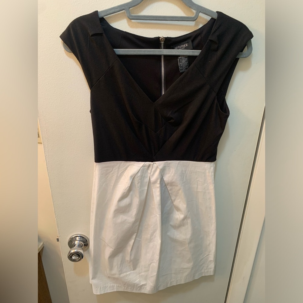 Alyn Paige dress